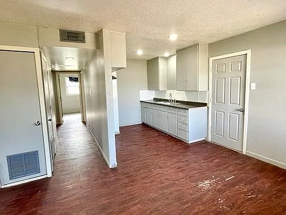 Welcome to this beautifully renovated 4-bedroom, 2-bath, 1,449 sq ft home — Photo 4
