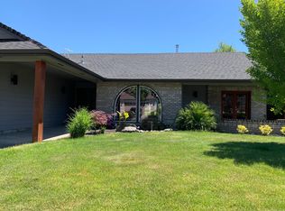 884 Saint Andrews Way, Eagle Pt, OR 97524