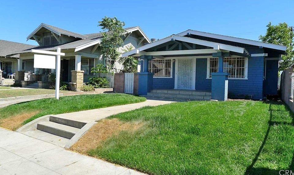 2nd image of 1304 W 51st Pl