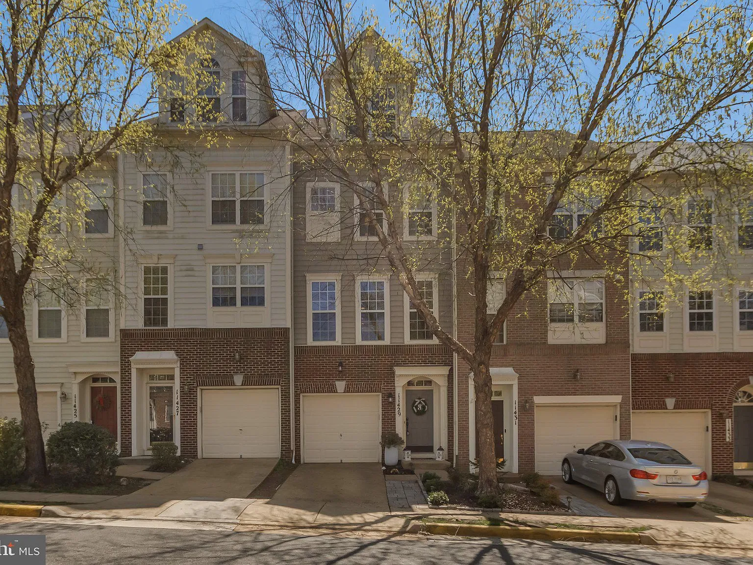 3 bed, 2.5 bath, 1738 sqft, $3,400 — Photo 1