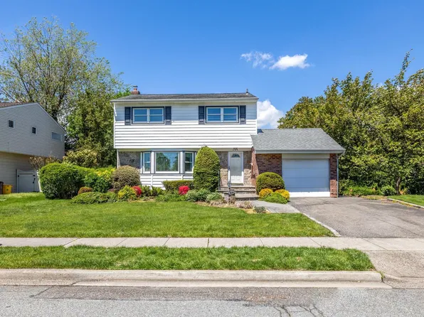 114 Schoharie Drive, Jericho, NY 11753