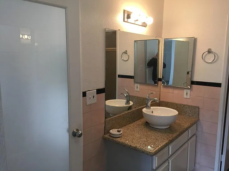 5320 Whitsett Ave #11 — Photo 8
