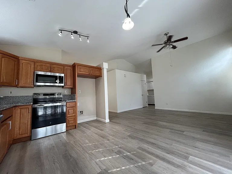 1540 Spring Ct — Photo 4