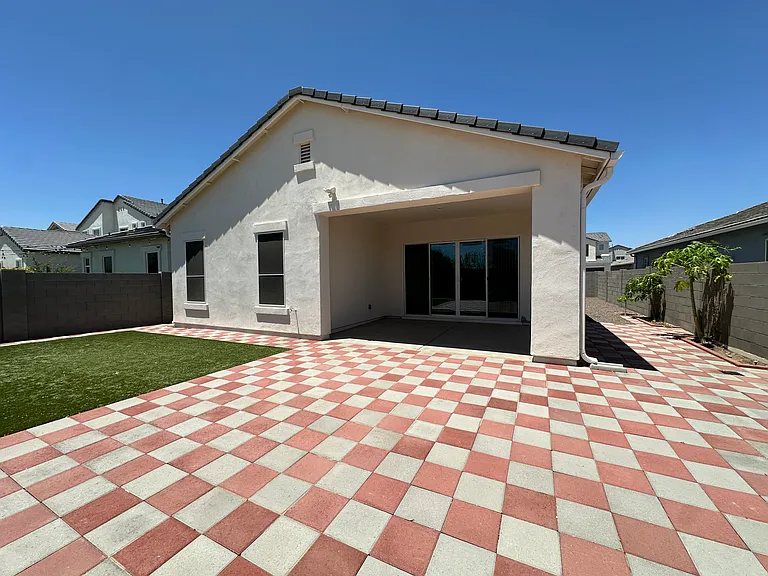 10319 W Harmony Ln — Photo 44