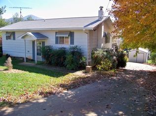 43 Country Ln, Franklin, NC 28734