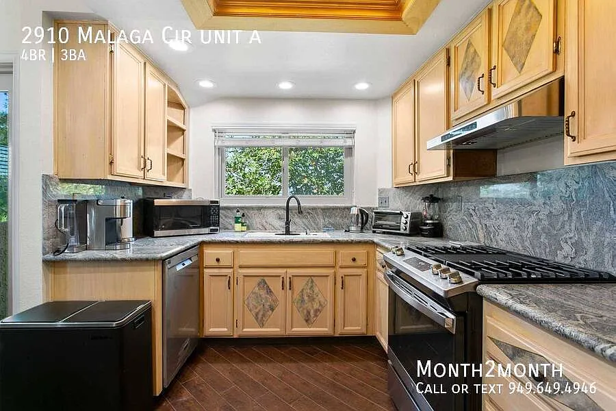 Elegant Oasis on Malaga Cir — Photo 4