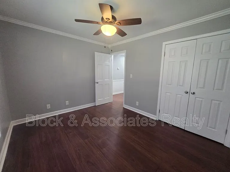 702 Westbrook Ct — Photo 10