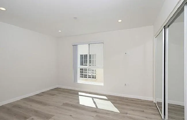 2314 Montrose Ave #E — Photo 3