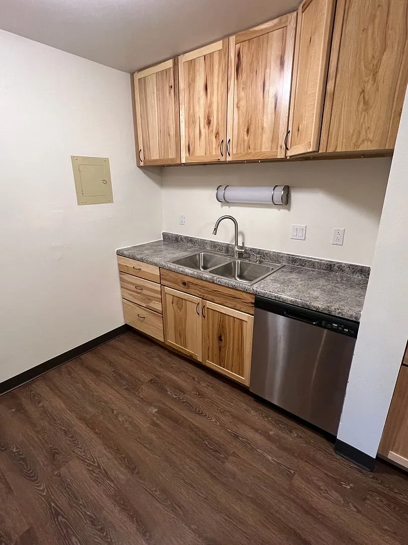 Courtyard Apartment Homes - 808 — Photo 4