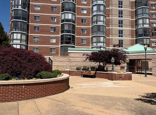 24 Courthouse Sq APT 102, Rockville, MD 20850