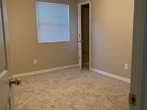 Middle bedroom (from hall)