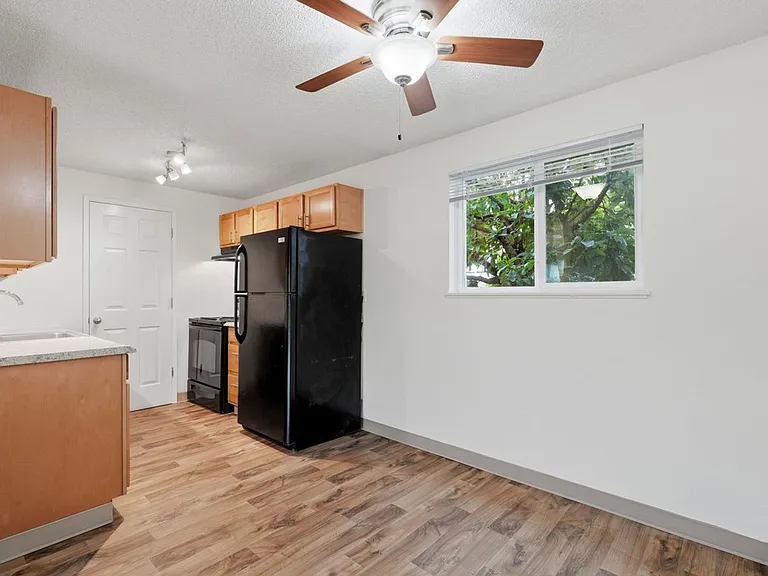 Birchcreek Apartments — Photo 13