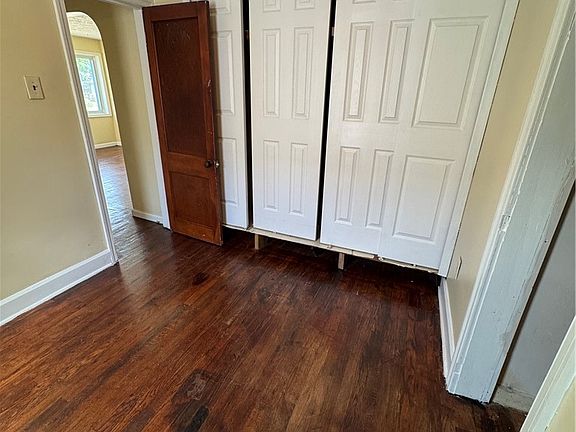 5th image of 974 Wyley Ave