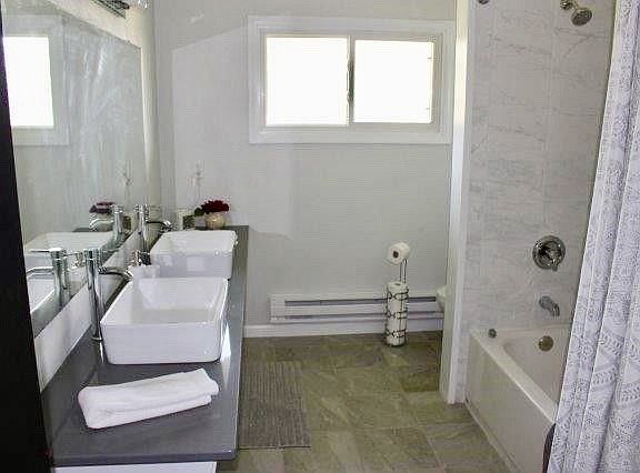4th image of 489 Huss St
