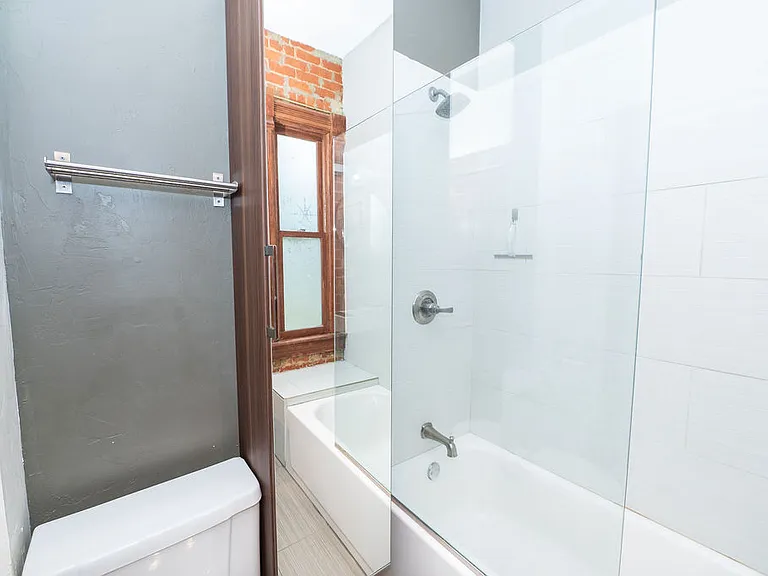 2660 Jefferson Ave — Photo 13