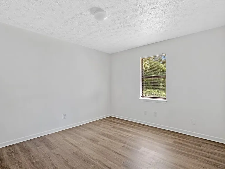 233 Tanglewood Dr #B — Photo 15