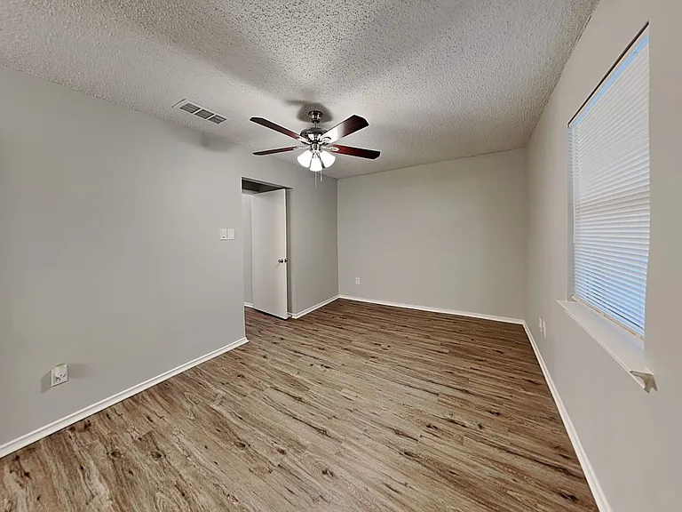 1349 Rutherford Dr — Photo 11