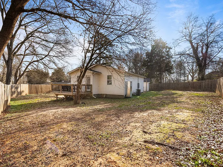 20 Virginia Dr — Photo 3
