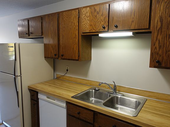5th image of 7401 W 101st St APT 220