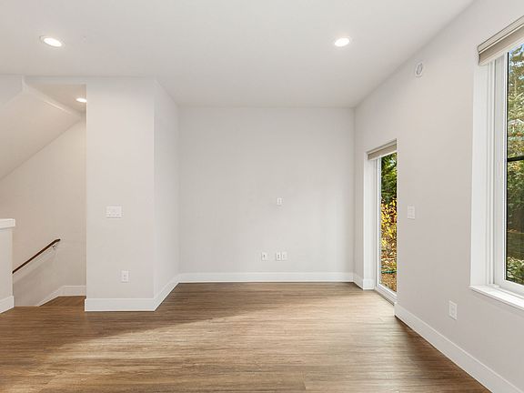 4th image of 22835 SE 5th Ct