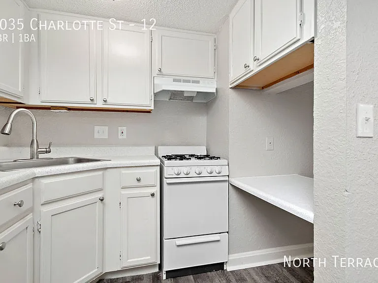 4035-4039 Charlotte — Photo 6
