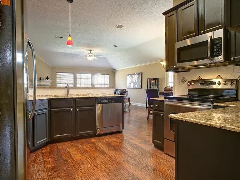 4506 Highlands Dr — Photo 8