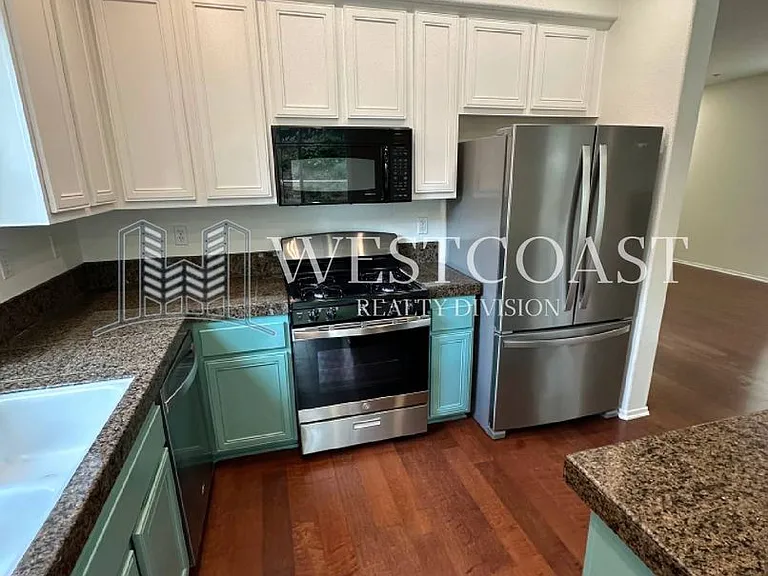820 Silver Dr — Photo 11