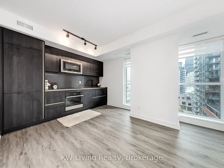 327 King St W #1302 — Photo 4