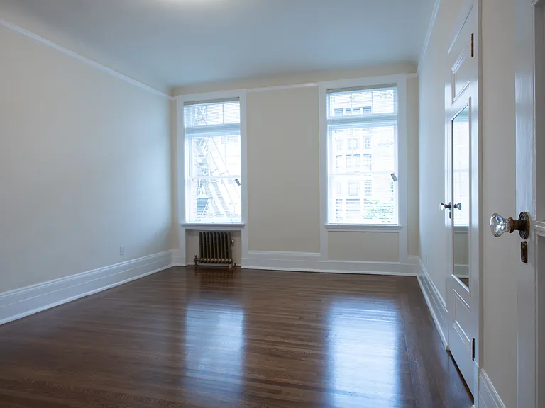 Warrington Apartments — Photo 13