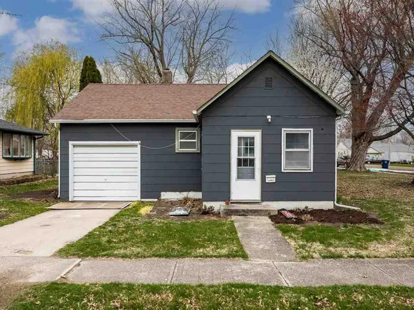591 E Hilton St, Marengo, IA 52301