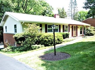 2018 Grosvenor Dr, Coraopolis, PA 15108