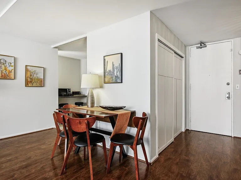 233 E Erie St #2201 — Photo 3