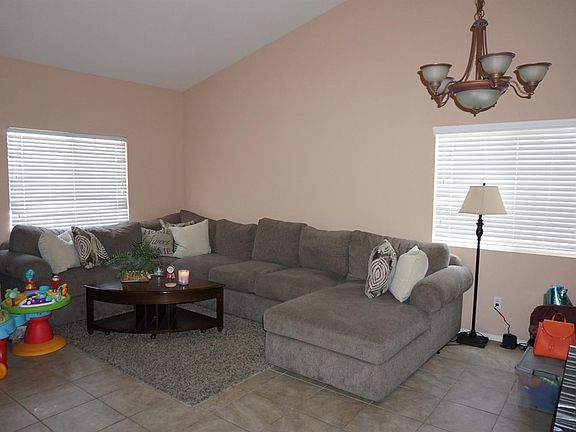 4th image of 941 Granada Hill Ave