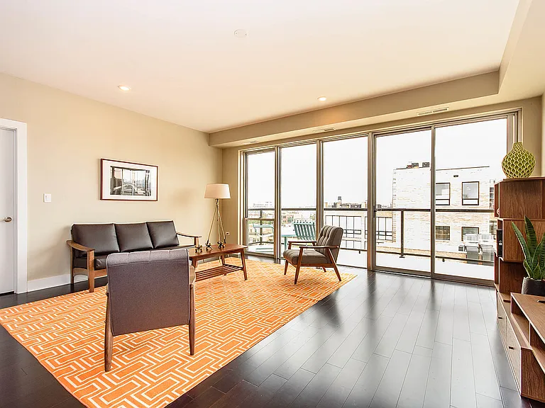 1342 W Randolph St #4C — Photo 2
