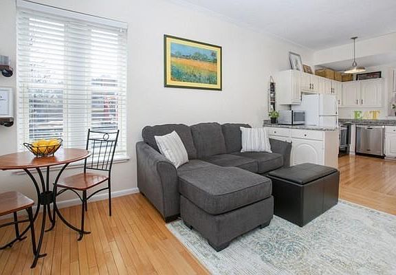 3rd image of 17 Cazenove St APT 402