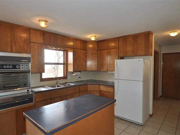 2nd image of 5528 SE 37th St