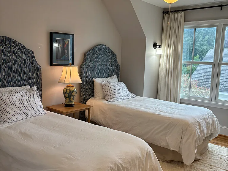 Upstairs bedroom with walk in closet