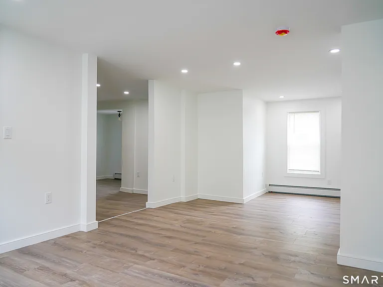 162 Hobart St — Photo 5