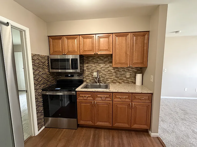 309 W Church St #B — Photo 9