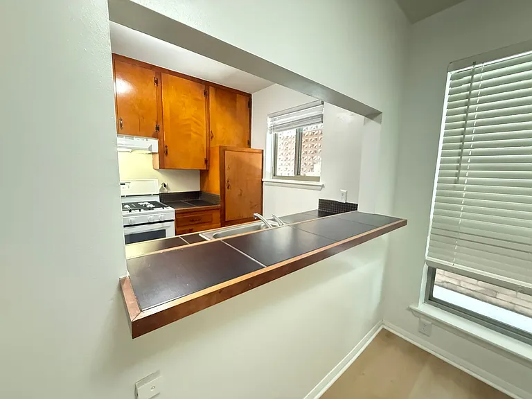 Lorrain Apartments — Photo 11