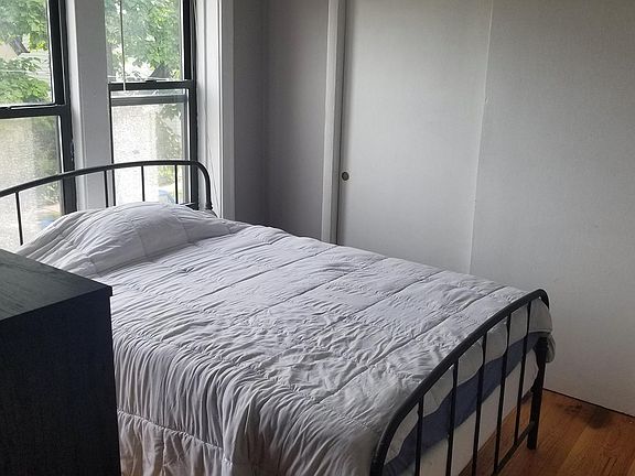 4th image of 2536 N Artesian Ave #2A