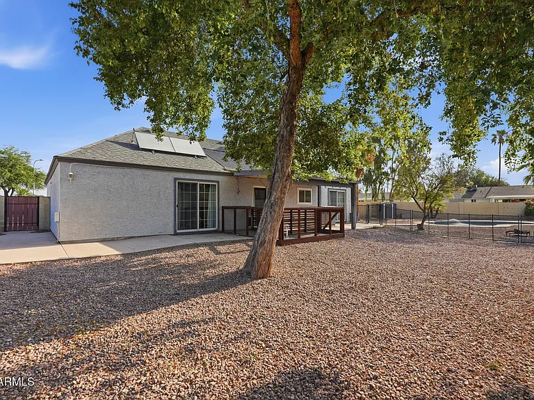 1735 E Stephens Dr — Photo 36