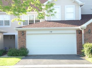 38 Whitman Dr, Schaumburg, IL 60173