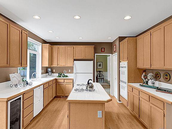 3rd image of 23730 NE 170th St