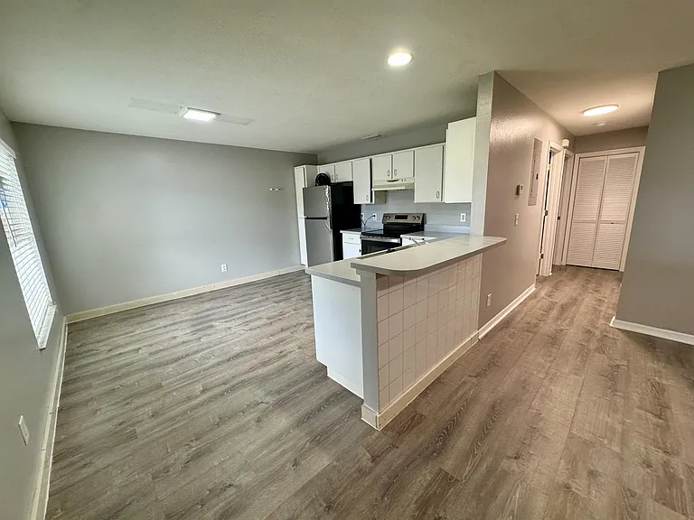 1702 Palmetto Ct — Photo 1