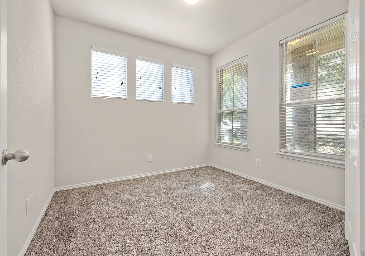 Spacious 4-Bedroom Solana Ridge Home with Office, Game Room & Large Backyard — Photo 2