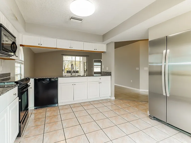 7921 Hathaway Dr — Photo 8