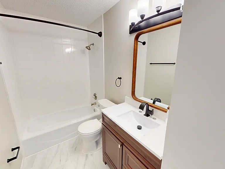 Upstairs full bathroom
