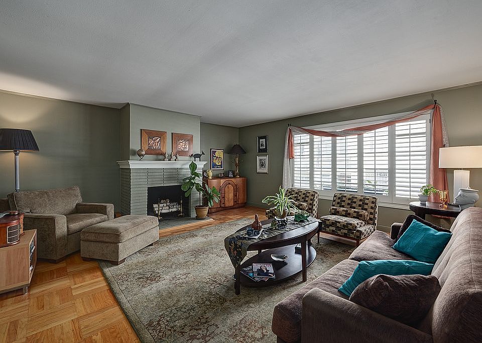 1st image of 123 Bernard St