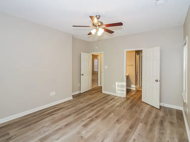 600 Ashley Glen Cir W — Photo 13